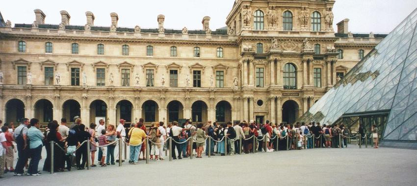 queue-au-Louvre-1
